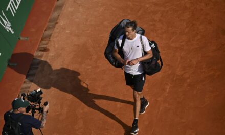 Zverev sbotta: “Non si può giocare con queste palline. Musetti? Si difende e aspetta l’errore”