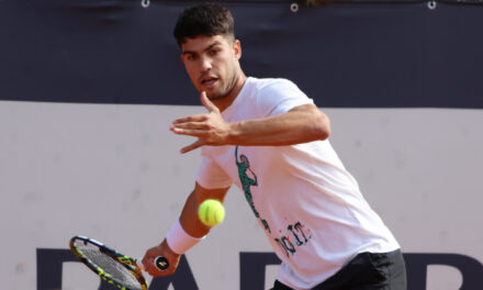 Carlos Alcaraz commenta la sua rivalità con Jannik Sinner prima del Roland Garros