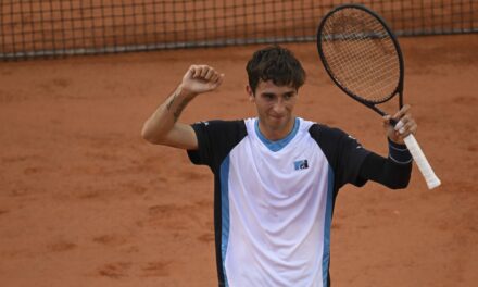 Passi da Gigante: Matteo elimina Tsitsipas e sfiderà Shelton per un posto in ottavi