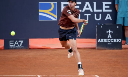 Luciano Darderi raggiunge i quarti ad Amburgo battendo Nakashima. Fuori Zverev!