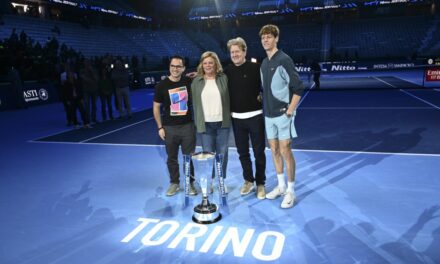 Sinner perde il primo set, mamma Siglinde lascia il Foro. “Faccio un giro, troppa tensione”