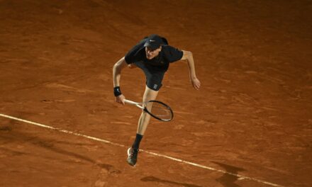 Jannik Sinner supera a pieni voti l’esame Cerundolo e conquista i quarti di finale agli Internazionali
