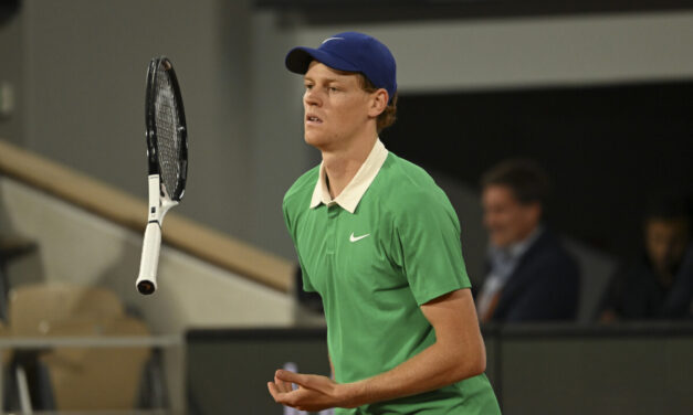 Mauresmo si difende dalle polemiche sui match serali, ma Sinner la mette in difficoltà