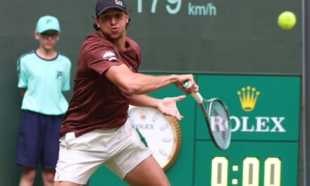 Che rimpianto per Darderi ad Halle: Tsitsipas si impone soltanto al tie-break del terzo