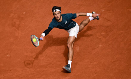 Musetti colpisce un giudice di linea calciando la pallina: solo warning