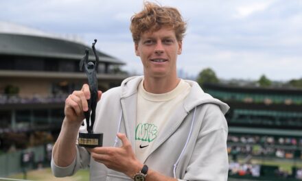 Jannik Sinner premiato dall’ITF: ricevuto a Wimbledon il trofeo di Campione del Mondo 2024