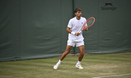 Flavio Cobolli continua la sua corsa a Wimbledon: sconfitto Pinnington-Jones in tre set