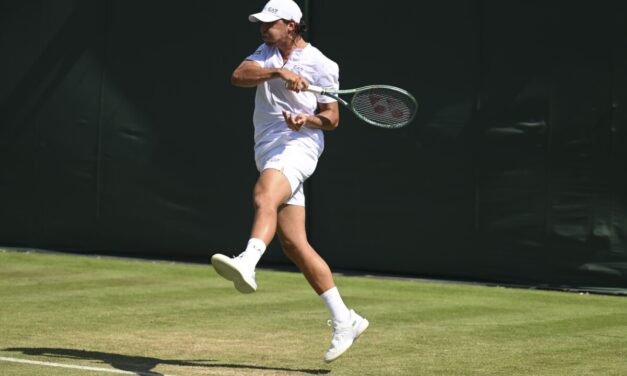 Luciano Darderi sconfitto in quattro set da Thompson: l’australiano vola negli ottavi a Wimbledon