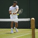 Djokovic protagonista di un simpatico siparietto con una raccattapalle (VIDEO)