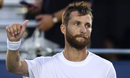 L’incredibile match point di Moutet per battere Medvedev