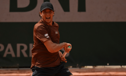 Luciano Darderi mette l’ottava: sconfitto Ugo Carabelli, è finale anche ad Umago