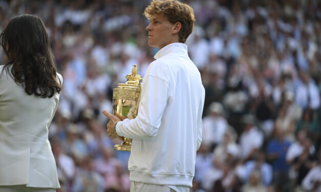 Sinner festeggia Wimbledon e si rilassa in Sardegna