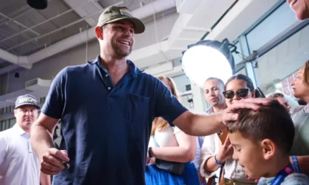 Miliardario americano “si compra” una wild card per il doppio a Newport: la durissima reazione di Roddick e Navatilova