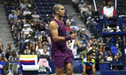 Gli outfit dello US Open 2025: look da duro per Carlos, stile vintage per Venus