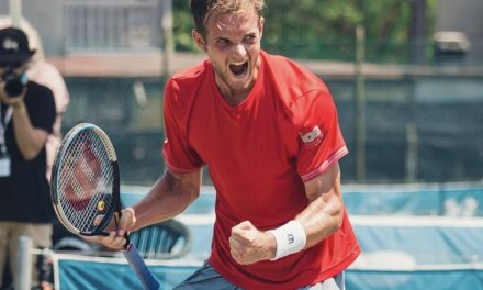 Pazzesco a Hersonissos: Rosenkranz squalificato per una doccia durante il match (VIDEO)