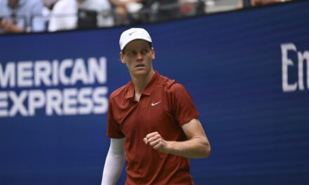 Jannik Sinner supera il primo vero esame a New York: Shapovalov domato in quattro set
