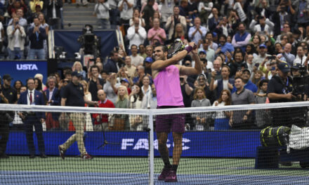 Alcaraz e Federer si incontrano sul green prima della Laver Cup 2025 (FOTO)