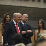 Trump accoglie il team femminile della Georgia alla Casa Bianca ma si complimenta con gli uomini (VIDEO)