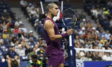 Djokovic ci mette il cuore, ma cede ad Alcaraz e al tempo: lo spagnolo è in finale