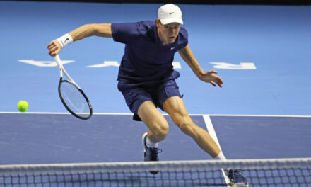 Sinner passeggia su Djokovic e troverà Alcaraz in finale al Six Kings Slam