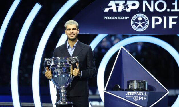 VIDEO – Alcaraz premiato con la Coppa di numero uno al mondo: “Per me significa tutto”