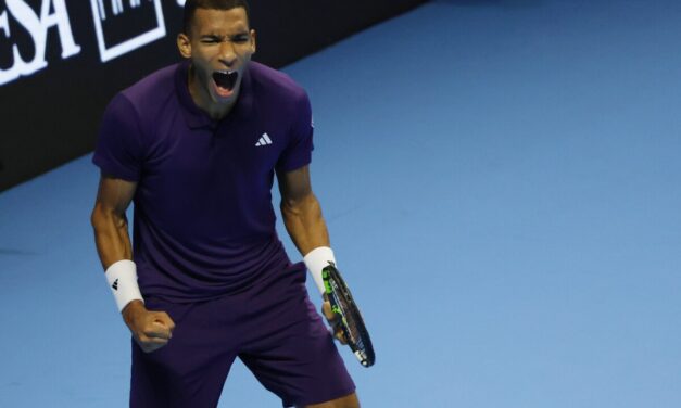Atp Finals – Auger Aliassime sorprende Zverev e va in semifinale, sarà sfida contro Alcaraz
