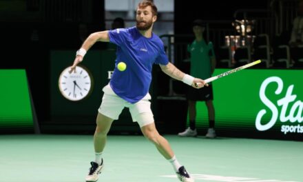 Figuraccia Moutet in Davis: sbaglia il colpo sotto le gambe e perde il set