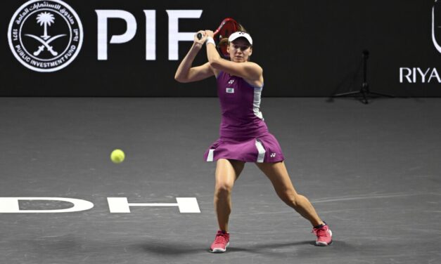 WTA Finals – Elena Rybakina è la prima semifinalista, spareggio tra Swiatek e Anisimova