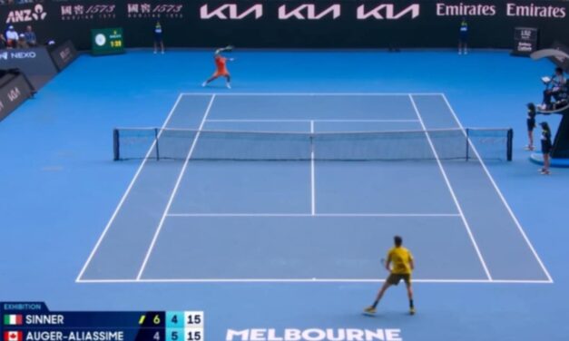 Sinner regala spettacolo con Auger Aliassime: l’azzurro strappa applausi a Melbourne – VIDEO