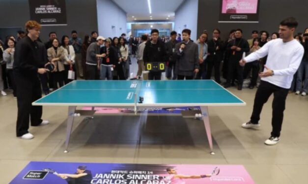 Sinner e Alcaraz show a Seoul: i due si affrontano anche a ping pong – VIDEO
