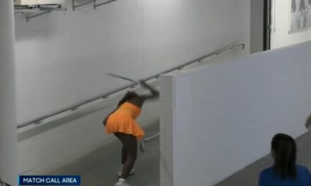 Coco Gauff perde la testa negli spogliatoi e distrugge la racchetta – VIDEO