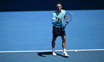 Lorenzo il maratoneta: Musetti supera Machac al quinto set e vola agli ottavi di finale