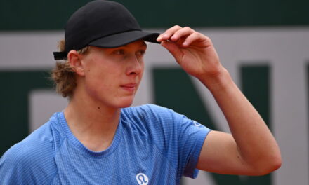 Gli americani a cena tutti insieme, ‘offre’ Ethan Quinn: storia di una sfortunata roulette