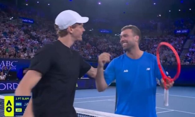 Sorpresa all’One Slam Point: Sinner eliminato contro il dilettante Smith – VIDEO