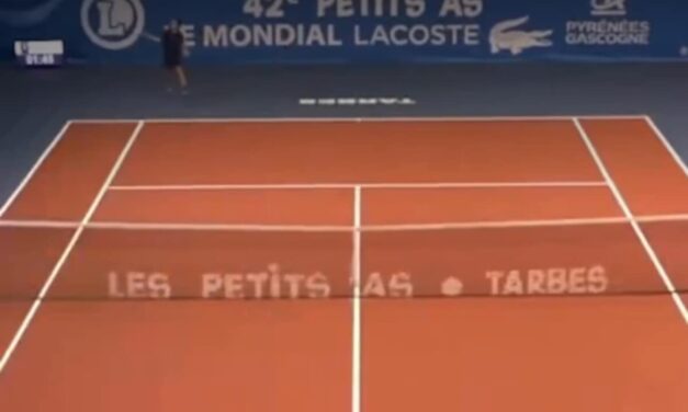 Lucas Sanchez, il ragazzo che gioca solo di diritto: “Gioco cosi da quando avevo solo 3 anni” – VIDEO