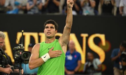 Alcaraz ribalta Djokovic e trionfa: gli highlights della finale degli Australian Open