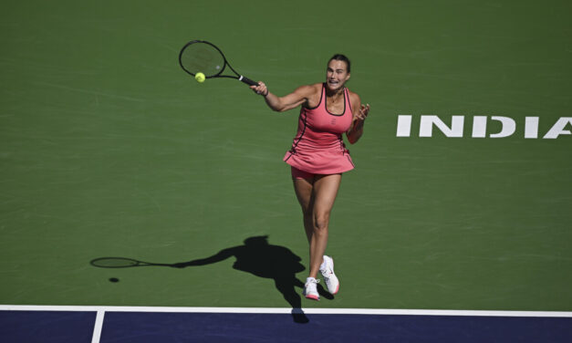 Sabalenka in campo con il velo da sposa: sorpresa a Indian Wells – FOTO
