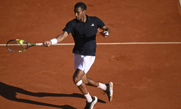Auger-Aliassime impressionato da Sinner: “Sembra di giocare a ping pong, è di un altro livello”