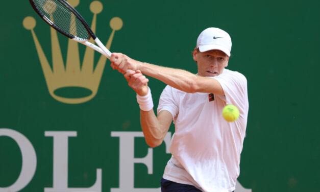 Sinner si ritira dal doppio e si allena insieme a Kouame