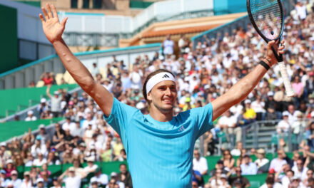 Zverev, pericolo scampato. Rimonta due break nel terzo e batte Garin. Ok Fonseca