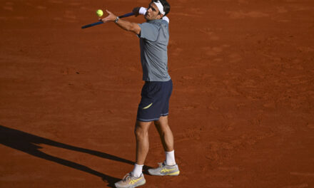 Lorenzo Musetti torna a brillare a Barcellon e vola nei quarti di finale: sconfitto Moutet in due set