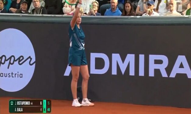 Furia Ostapenko a Linz: la tennista litiga con un tifoso e gli ‘offre’ la racchetta – VIDEO