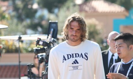 Tsitsipas netto: “Meglio avere una fidanzata non tennista”, la Badosa risponde sui social