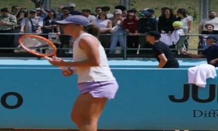 Sinner e Swiatek si allenano uno accanto all’altro: i due campioni pronti all’esordio – VIDEO