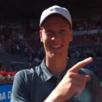 Sinner ed il siparietto con il giornalista: “App d’incontri? No…”, Jannik esplode a ridere imbarazzato – VIDEO