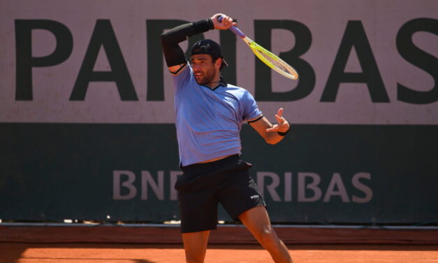 Matteo Berrettini si regala una notte da sogno sullo Chatrier: sconfitto Rinderknech in tre set