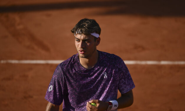 Cobolli passeggia su Wu e plana al terzo turno del Roland Garros