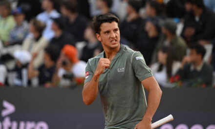 Luciano Darderi da impazzire a Roma: rimonta Alexander Zverev e vola nei quarti