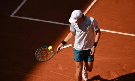 ATP Amburgo – De Minaur chiude la sfida con Darderi con un punto da cineteca (VIDEO)
