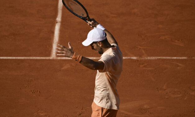 Il ko di Sinner rilancia Djokovic. McEnroe: “Punto su Nole, ma occhio a Fonseca”